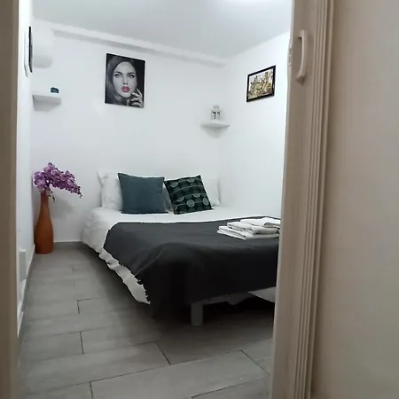 Martim Moniz Low Cost * Лиссабон
