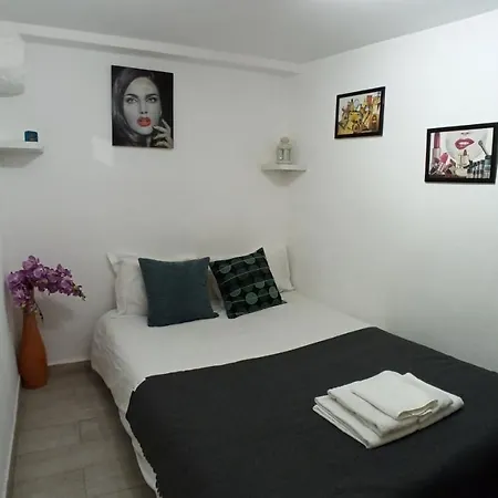 Martim Moniz Low Cost * Лиссабон